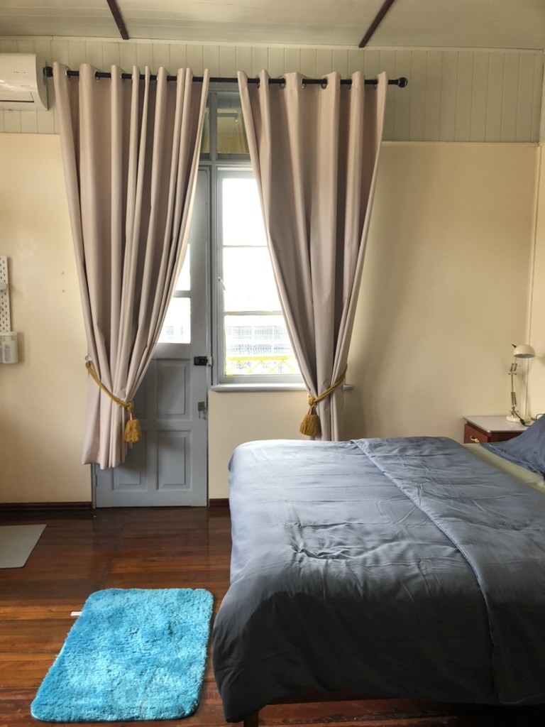 Kamer 1 met deur naar balkon